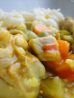 Una foto de Pollo y verduras al curry