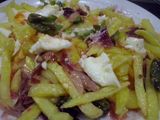 Huevos estrellados con jamón y pimientos de padrón