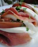 Mozzarella rellena de jamón y tomate