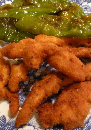 Una foto de Tiras de pollo adobadas, rebozadas y fritas
