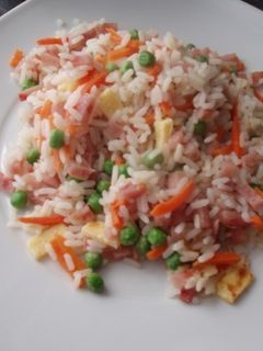 Una foto de Panceta con arroz y gambas