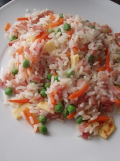 Una foto de Panceta con arroz y gambas