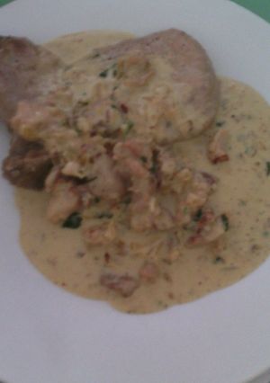 Una foto de Guiso de pollo a la crema y vino blanco