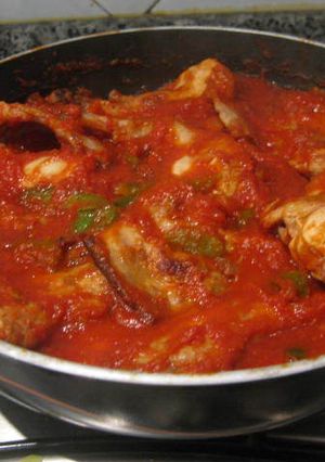 Una foto de Conejo frito con tomate y pimientos de Murcia