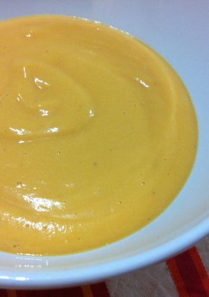Una foto de Crema de calabaza con queso