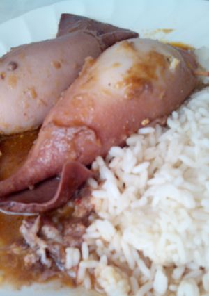 Una foto de Potas rellenas en salsa de cebolla