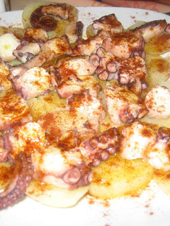 Una foto de Patatas con pulpo