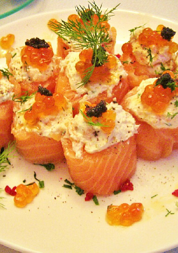Una foto de Minirollitos de salmón ahumado rellenos