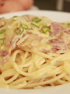 Una foto de Espaguetis con auténtica salsa carbonara