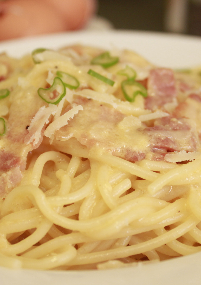 Una foto de Espaguetis con auténtica salsa carbonara
