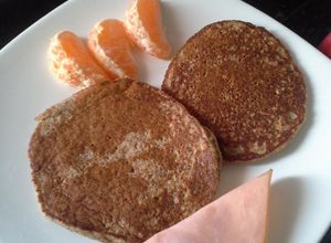 Una foto de Pancakes de avena, canela y linaza(o si deseas cambia linaza por banano/cambur)
