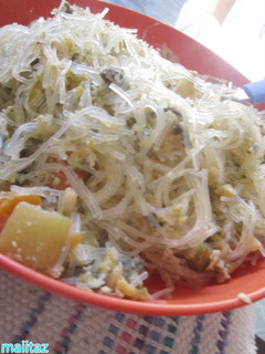 Una foto de Fideos de arroz salteados con verduras