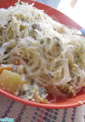 Una foto de Fideos de arroz salteados con verduras