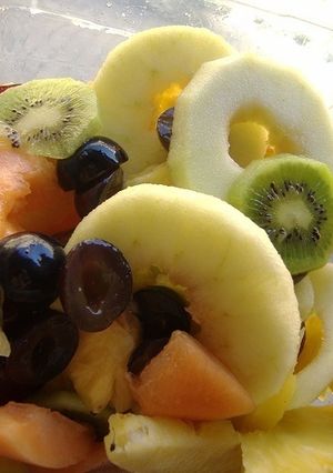 Una foto de Piña con Frutas al Cointreau