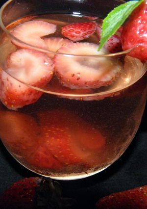 Una foto de Agua de frutillas quema grasas