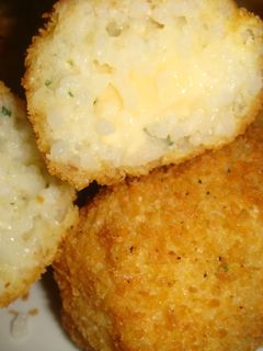 Una foto de Croquetas de arroz y mozzarella