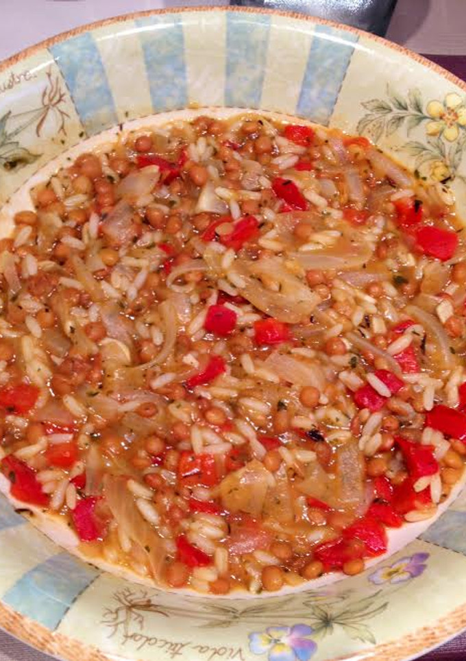 Una foto de Lentejas con arroz tradicional