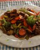 Lomito con vegetales al estilo chino