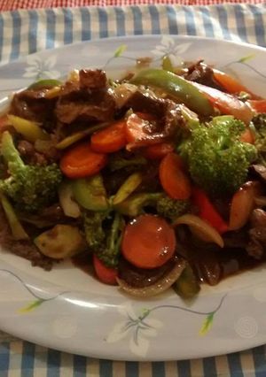 Una foto de Lomito con vegetales al estilo chino