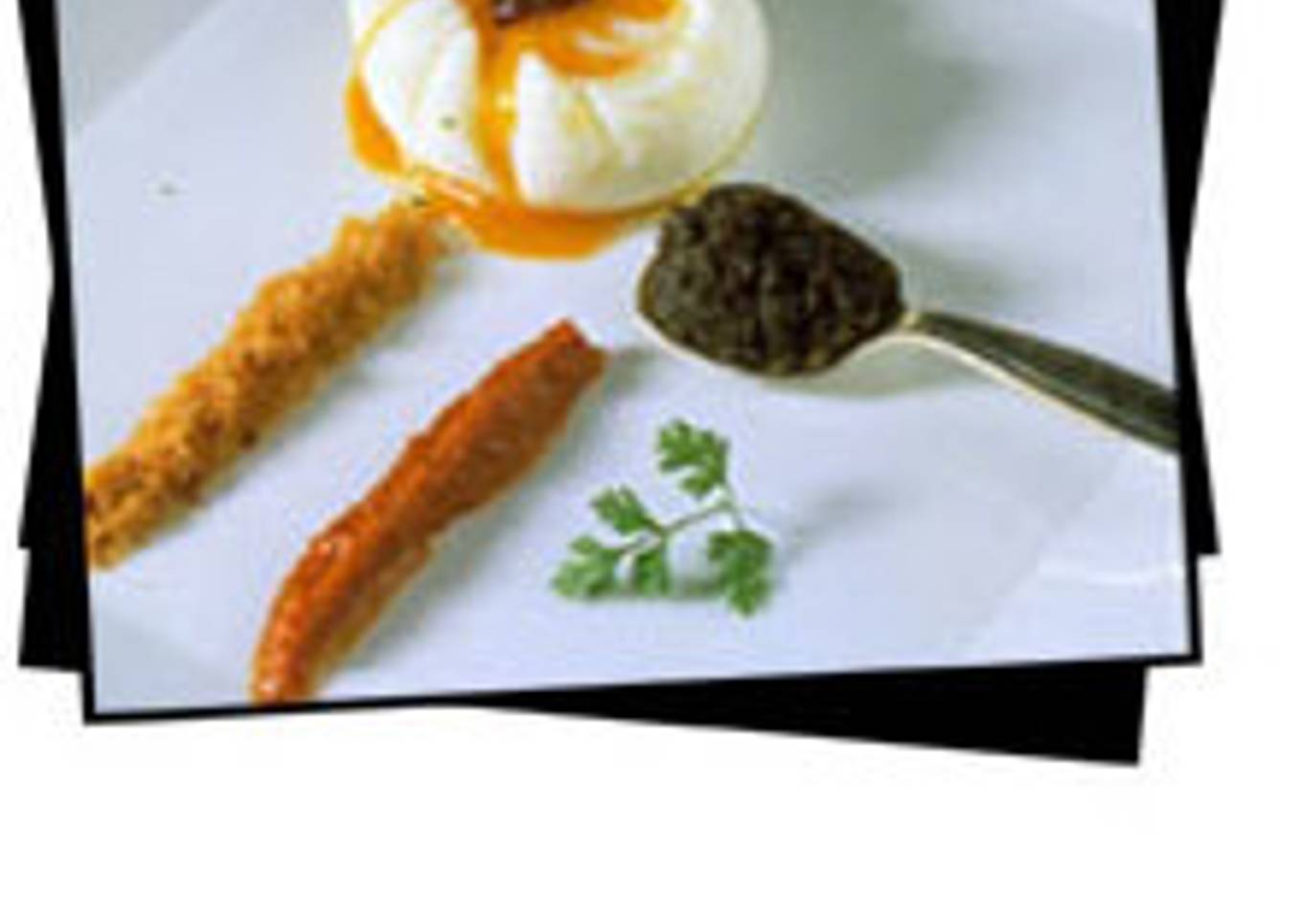 Flor de huevo y tartufo en grasa de oca con chistorra de dátiles