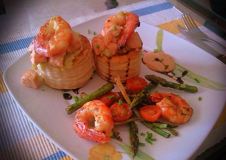 Volovanes rellenos de crema de aguacate con langostinos