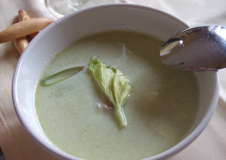 Gazpacho de apio con berberechos
