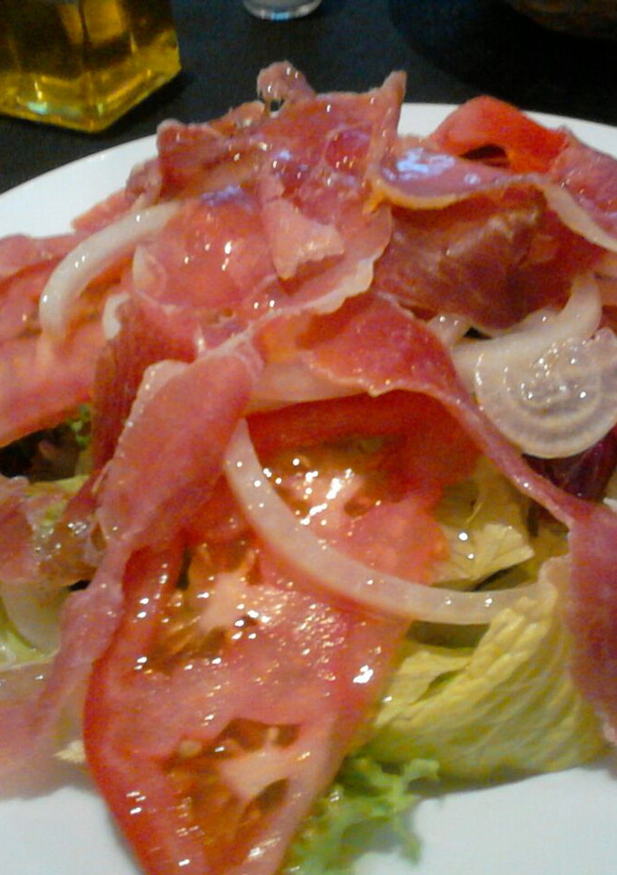 Una foto de Ensalada de nuestra casa