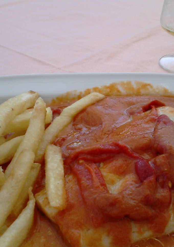 Una foto de Bacalao en salsa de piquillos