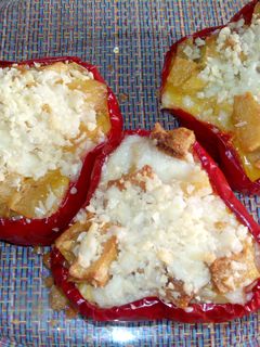 Una foto de Pimientos rojos rellenos de tortilla