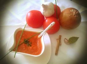 Una foto de Sofrito de tomate y cebolla