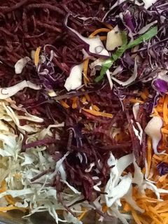 Una foto de Ensalada tricolor de repollo