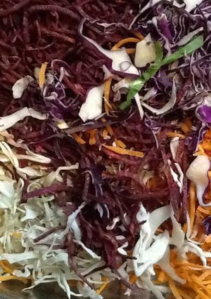 Una foto de Ensalada tricolor de repollo