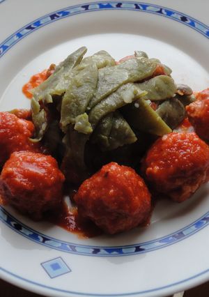 Foto principal de Albóndigas de salchicha en salsa de pimiento y tomate