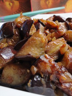 Una foto de Berenjena caramelizada al ajo y cebolla