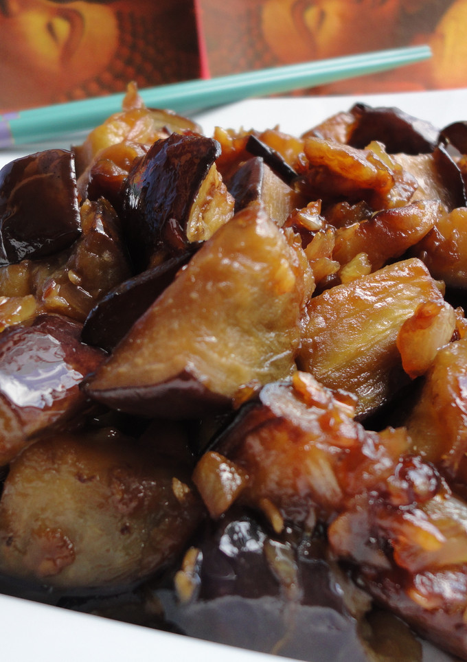 Una foto de Berenjena caramelizada al ajo y cebolla