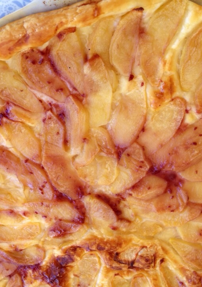 Una foto de Tarta de manzana de hojaldre fácil