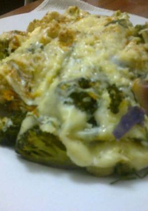 Una foto de Coliflor y brócoli gratinados al horno con salsa blanca