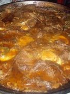 Una foto de Churrasquitos de chancho con tuco y huevos al disco