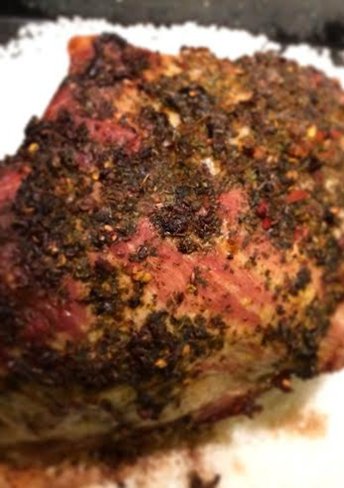 Una foto de Bondiola de cerdo al horno con chimichurri