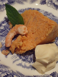 Una foto de Pudin de coliflor con gambas y mayonesa de lima