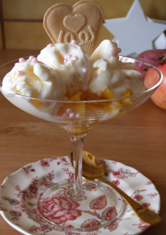 Una foto de Mango fresco con helado nieve