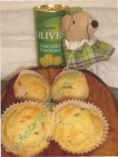 Una foto de Muffins de queso y olivas