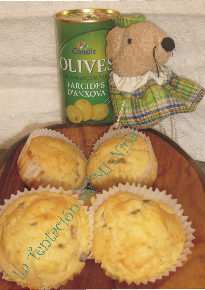 Una foto de Muffins de queso y olivas