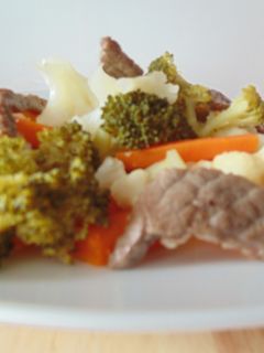 Una foto de Verduras al vapor con ternera