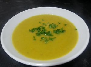 Una foto de Crema de Chirivia y Manzana
