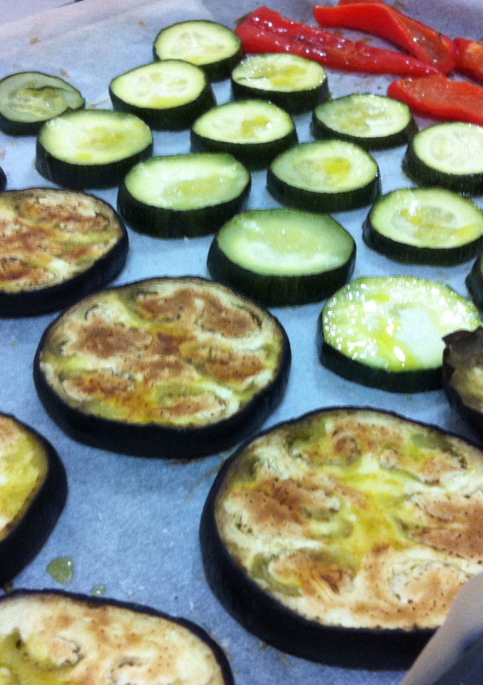 Una foto de Preparar verduras asadas