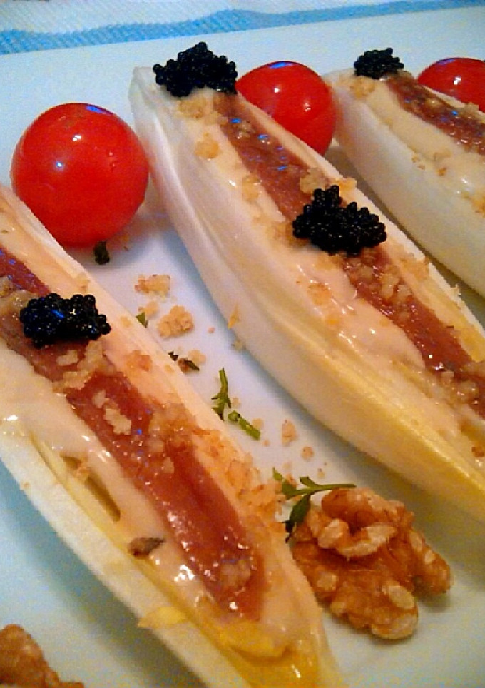 Una foto de Endivias a la crema de cabrales con anchoas