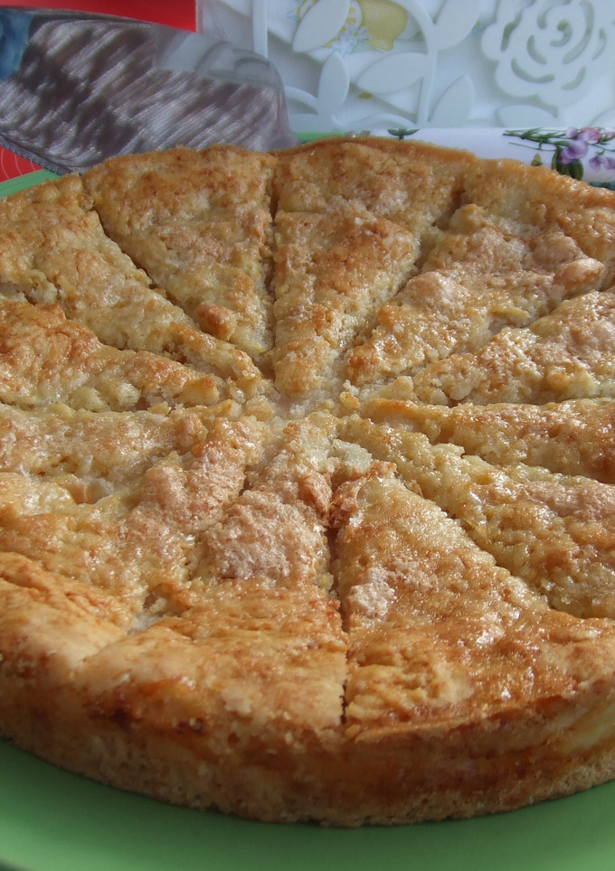 Una foto de Pastel uruguayo de queso y jamón con merengue
