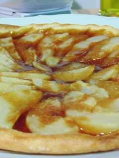 Una foto de Tarta de pera con caramelo