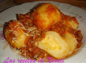 Una foto de Ñoquis de papa rellenos de mozzarella